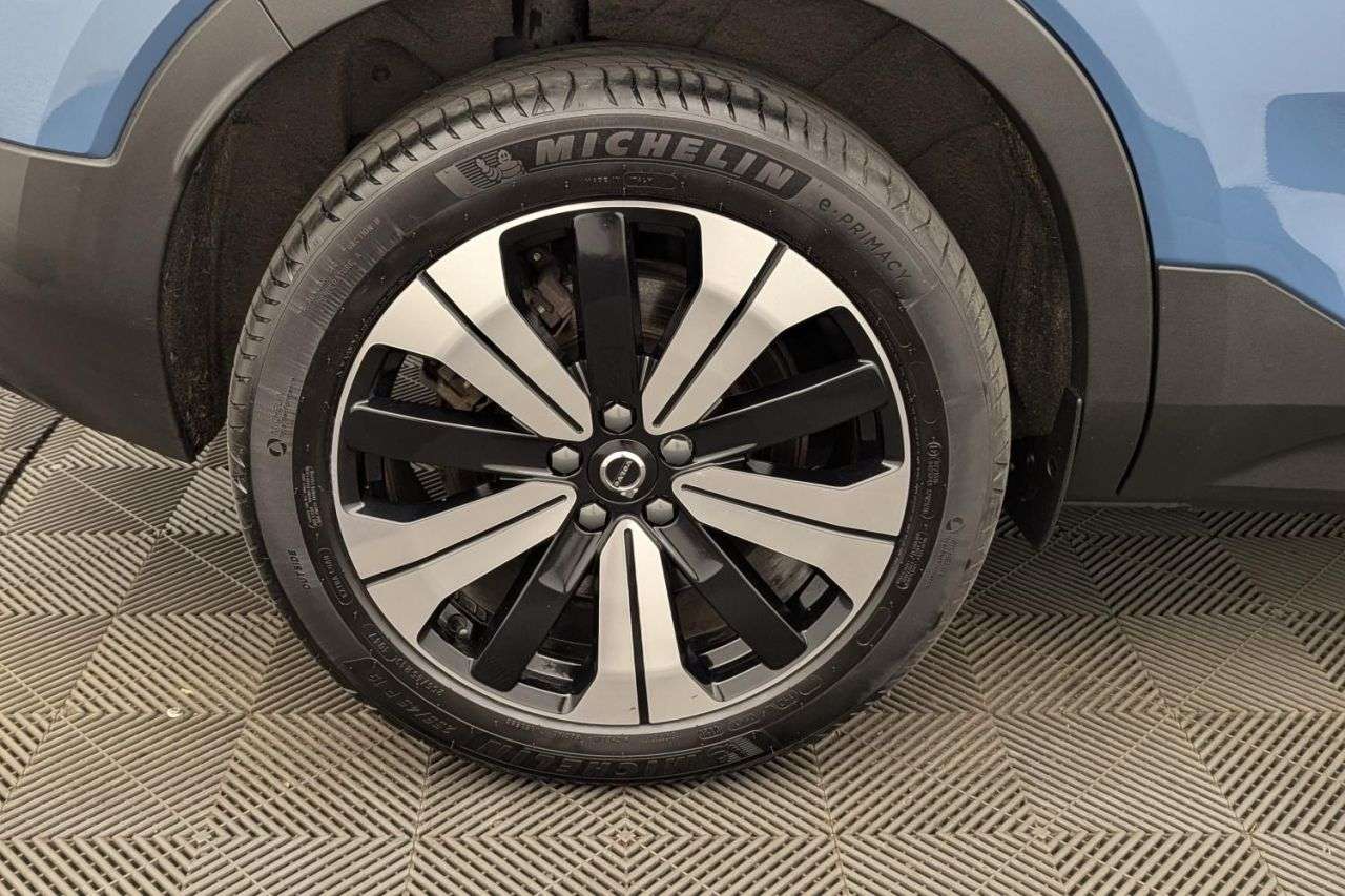 2023 VOLVO C40 2023 VOLVO C40
