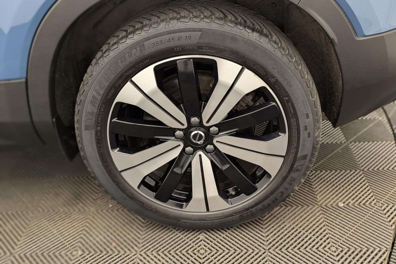 2023 VOLVO C40 2023 VOLVO C40