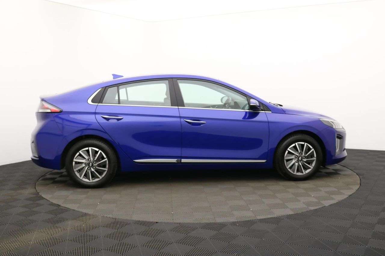 A 2021 HYUNDAI IONIQ 38.3kWh Premium Hatchback 5dr Electric Auto (136 ps) Award Winning 5 Star D A 2021 HYUNDAI IONIQ 38.3kWh Premium Hatchback 5dr Electric Auto (136 ps) Award Winning 5 Star D