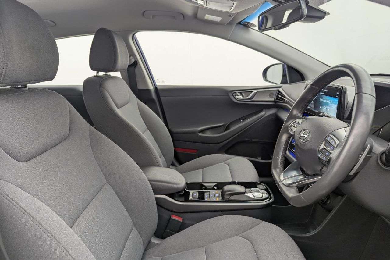 A 2021 HYUNDAI IONIQ 38.3kWh Premium Hatchback 5dr Electric Auto (136 ps) Award Winning 5 Star D A 2021 HYUNDAI IONIQ 38.3kWh Premium Hatchback 5dr Electric Auto (136 ps) Award Winning 5 Star D