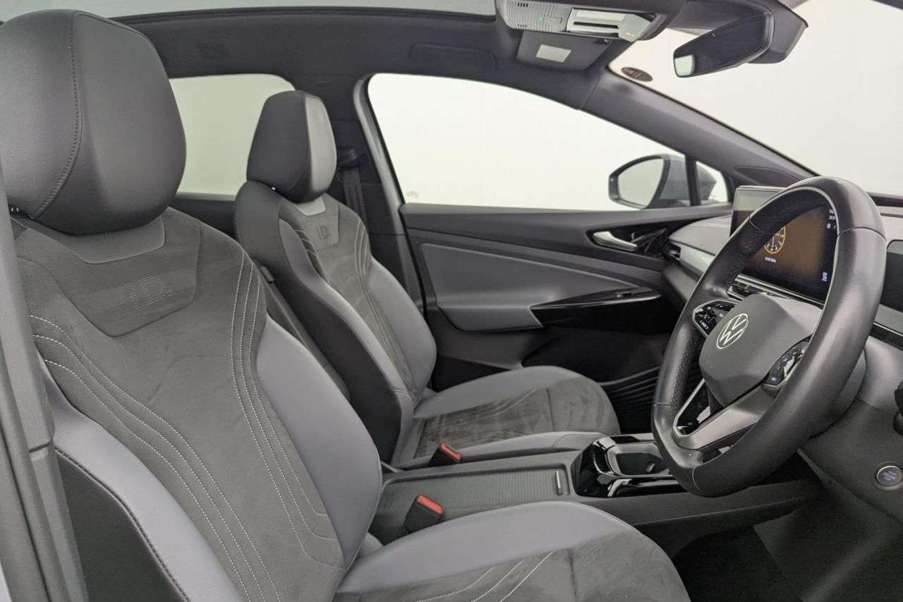 A 2023 VOLKSWAGEN ID.5 Pro 77kWh Style SUV 5dr Electric Auto (174 ps) Award Winning 5 Star Dealers A 2023 VOLKSWAGEN ID.5 Pro 77kWh Style SUV 5dr Electric Auto (174 ps) Award Winning 5 Star Dealers