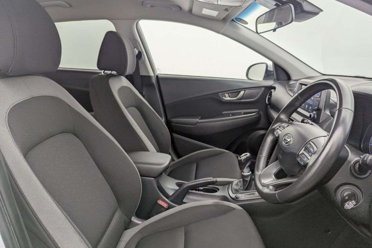 A 2020 HYUNDAI KONA 1.0 T-GDi Play SUV 5dr Petrol Manual Euro 6 (s/s) (120 ps) Award Winning 5 A 2020 HYUNDAI KONA 1.0 T-GDi Play SUV 5dr Petrol Manual Euro 6 (s/s) (120 ps) Award Winning 5