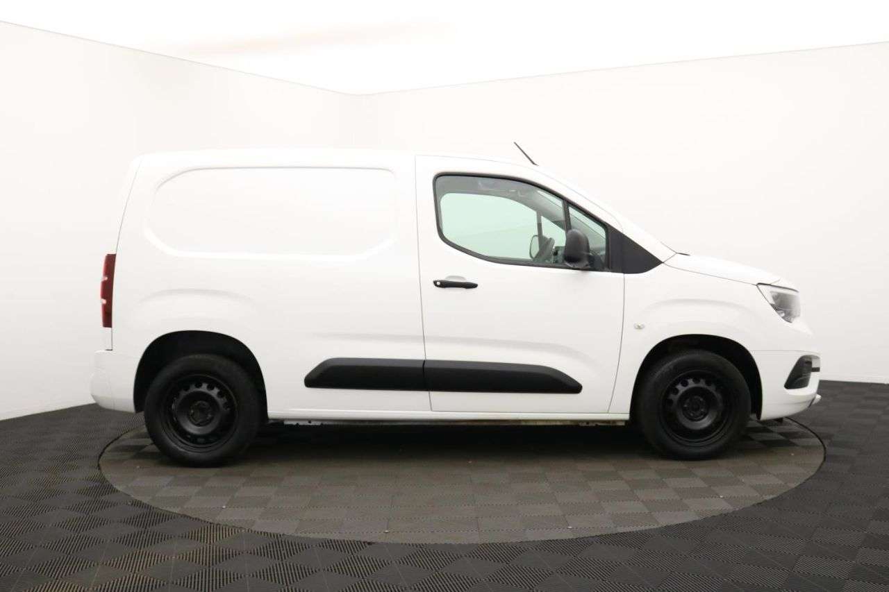 A 2020 VAUXHALL COMBO 1.6 Turbo D 2300 Sportive Panel Van 4dr Diesel Manual L1 H1 Euro 6 (s/s) (1 A 2020 VAUXHALL COMBO 1.6 Turbo D 2300 Sportive Panel Van 4dr Diesel Manual L1 H1 Euro 6 (s/s) (1
