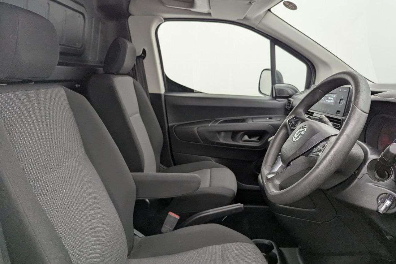 A 2020 VAUXHALL COMBO 1.6 Turbo D 2300 Sportive Panel Van 4dr Diesel Manual L1 H1 Euro 6 (s/s) (1 A 2020 VAUXHALL COMBO 1.6 Turbo D 2300 Sportive Panel Van 4dr Diesel Manual L1 H1 Euro 6 (s/s) (1