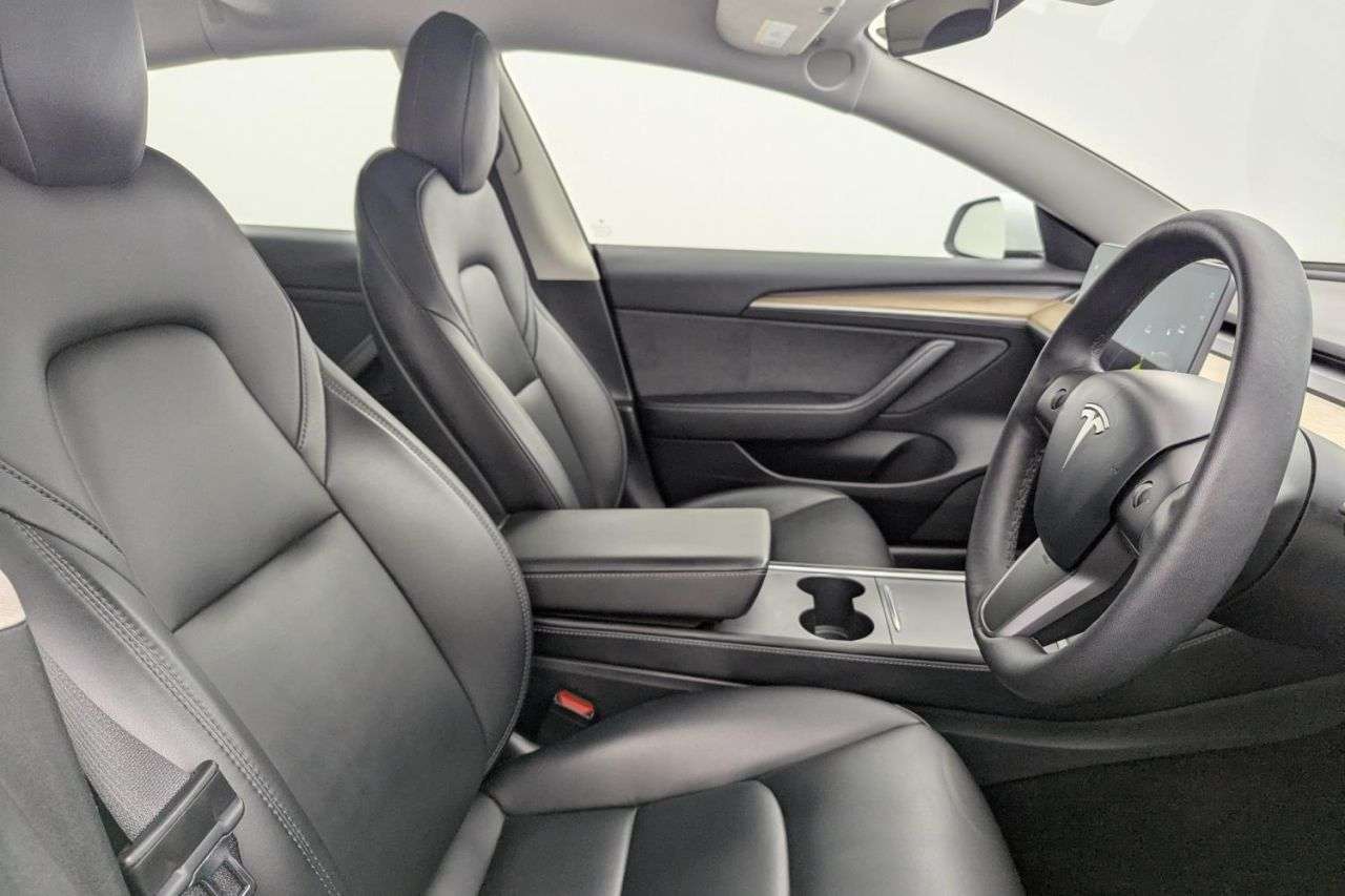 A 2021 TESLA MODEL 3 Standard Range Plus Saloon 4dr Electric Auto RWD (241 bhp) Award Winning 5 A 2021 TESLA MODEL 3 Standard Range Plus Saloon 4dr Electric Auto RWD (241 bhp) Award Winning 5