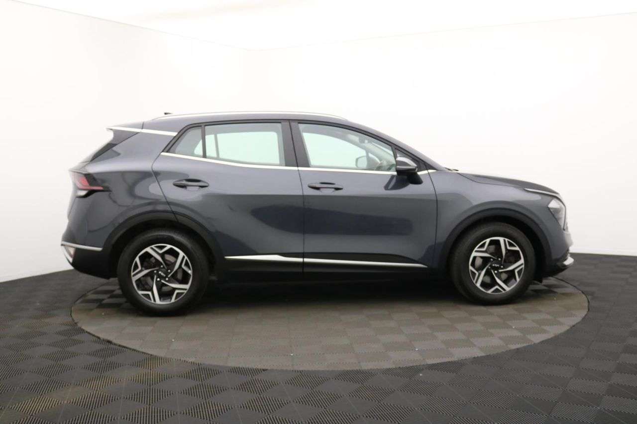 A 2022 KIA SPORTAGE 1.6 T-GDi 2 SUV 5dr Petrol Manual Euro 6 (s/s) (148 bhp) Award Winning 5 St A 2022 KIA SPORTAGE 1.6 T-GDi 2 SUV 5dr Petrol Manual Euro 6 (s/s) (148 bhp) Award Winning 5 St