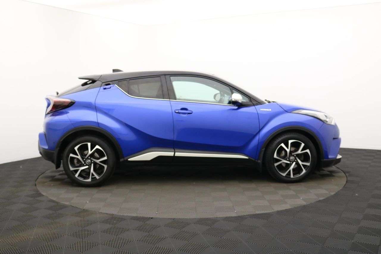 A 2017 TOYOTA C-HR 1.8 VVT-h Dynamic SUV 5dr Petrol Hybrid CVT Euro 6 (s/s) (122 ps) Award Win A 2017 TOYOTA C-HR 1.8 VVT-h Dynamic SUV 5dr Petrol Hybrid CVT Euro 6 (s/s) (122 ps) Award Win