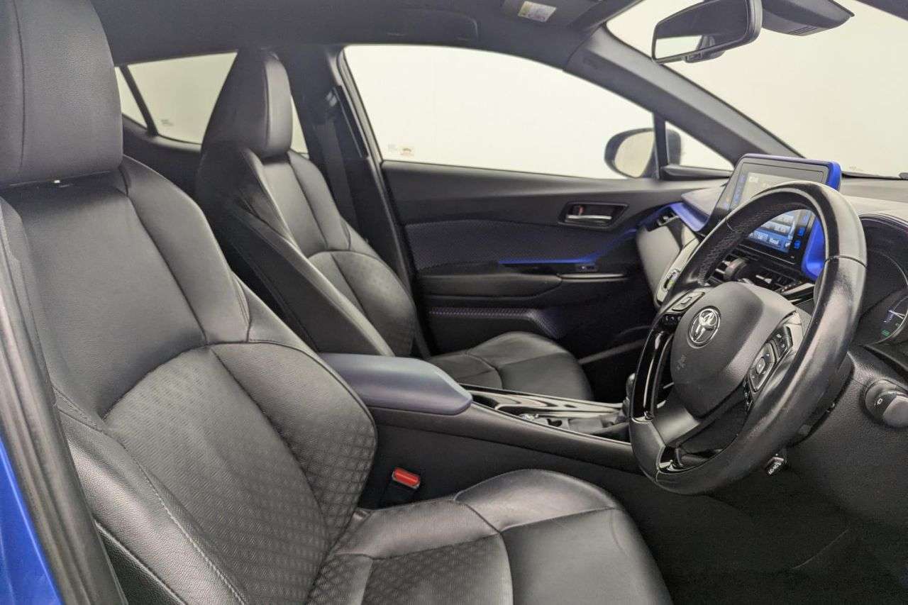 A 2017 TOYOTA C-HR 1.8 VVT-h Dynamic SUV 5dr Petrol Hybrid CVT Euro 6 (s/s) (122 ps) Award Win A 2017 TOYOTA C-HR 1.8 VVT-h Dynamic SUV 5dr Petrol Hybrid CVT Euro 6 (s/s) (122 ps) Award Win