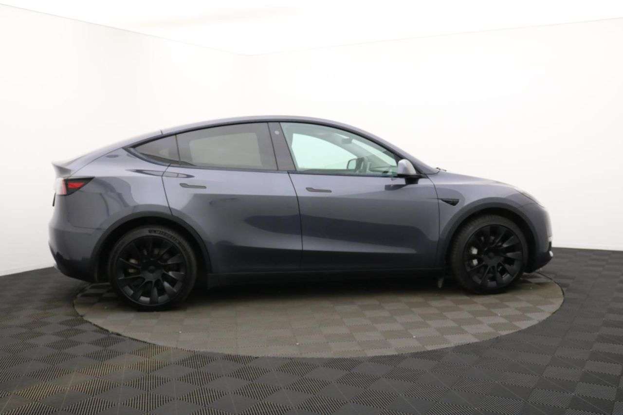 A 2022 TESLA MODEL Y (Dual Motor) Long Range SUV 5dr Electric Auto 4WDE (384 bhp) Award Winning A 2022 TESLA MODEL Y (Dual Motor) Long Range SUV 5dr Electric Auto 4WDE (384 bhp) Award Winning