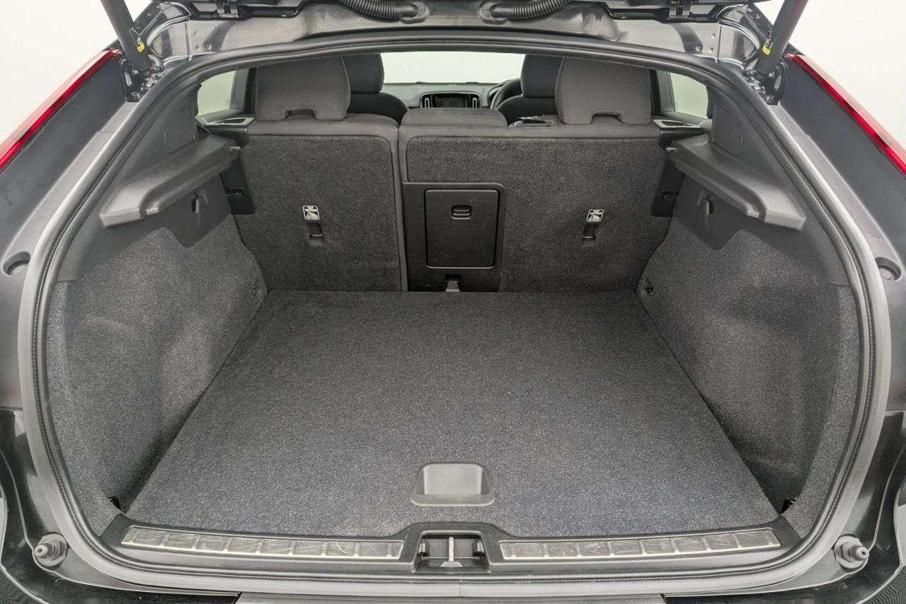 2023 VOLVO C40 2023 VOLVO C40