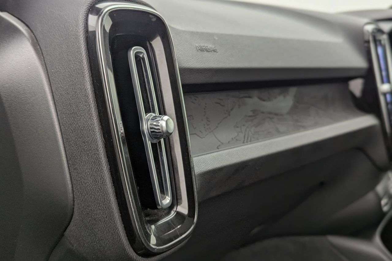 2023 VOLVO C40 2023 VOLVO C40