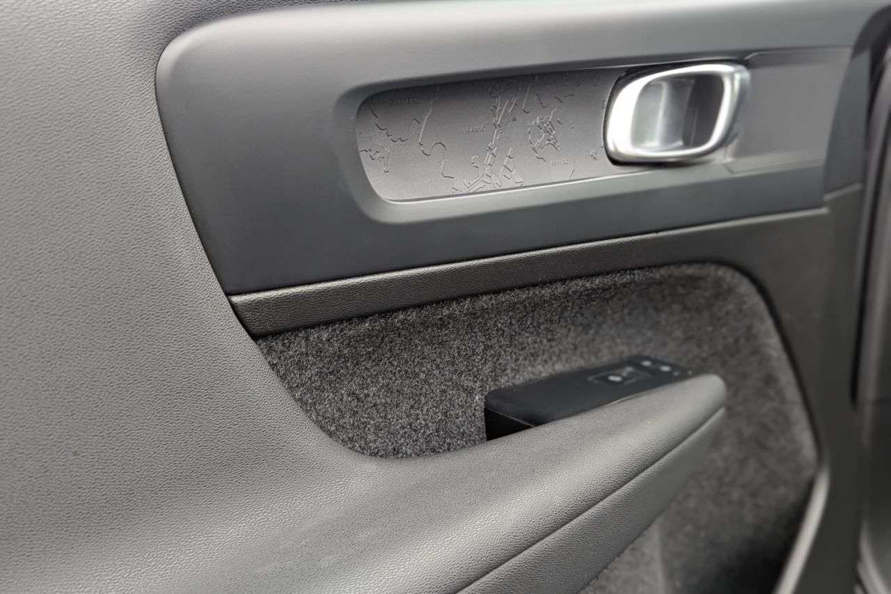 2023 VOLVO C40 2023 VOLVO C40