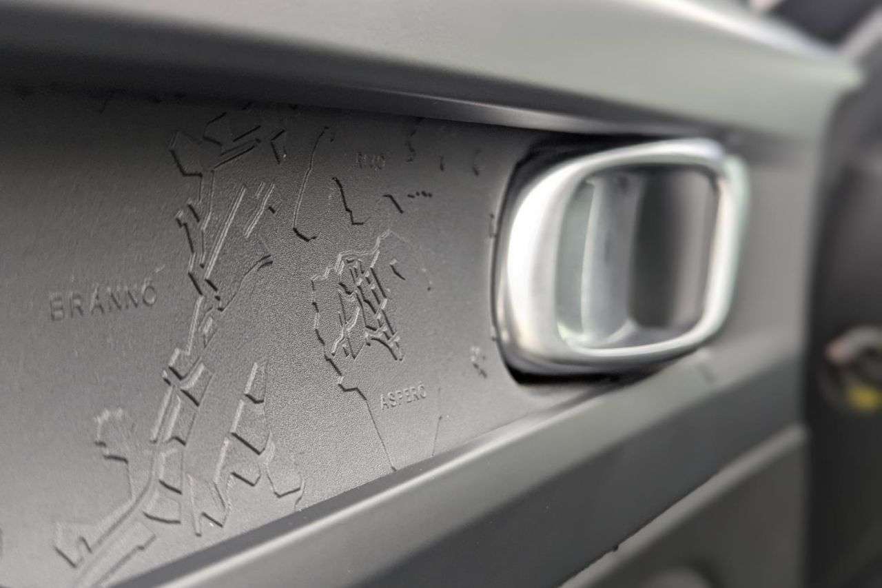 2023 VOLVO C40 2023 VOLVO C40