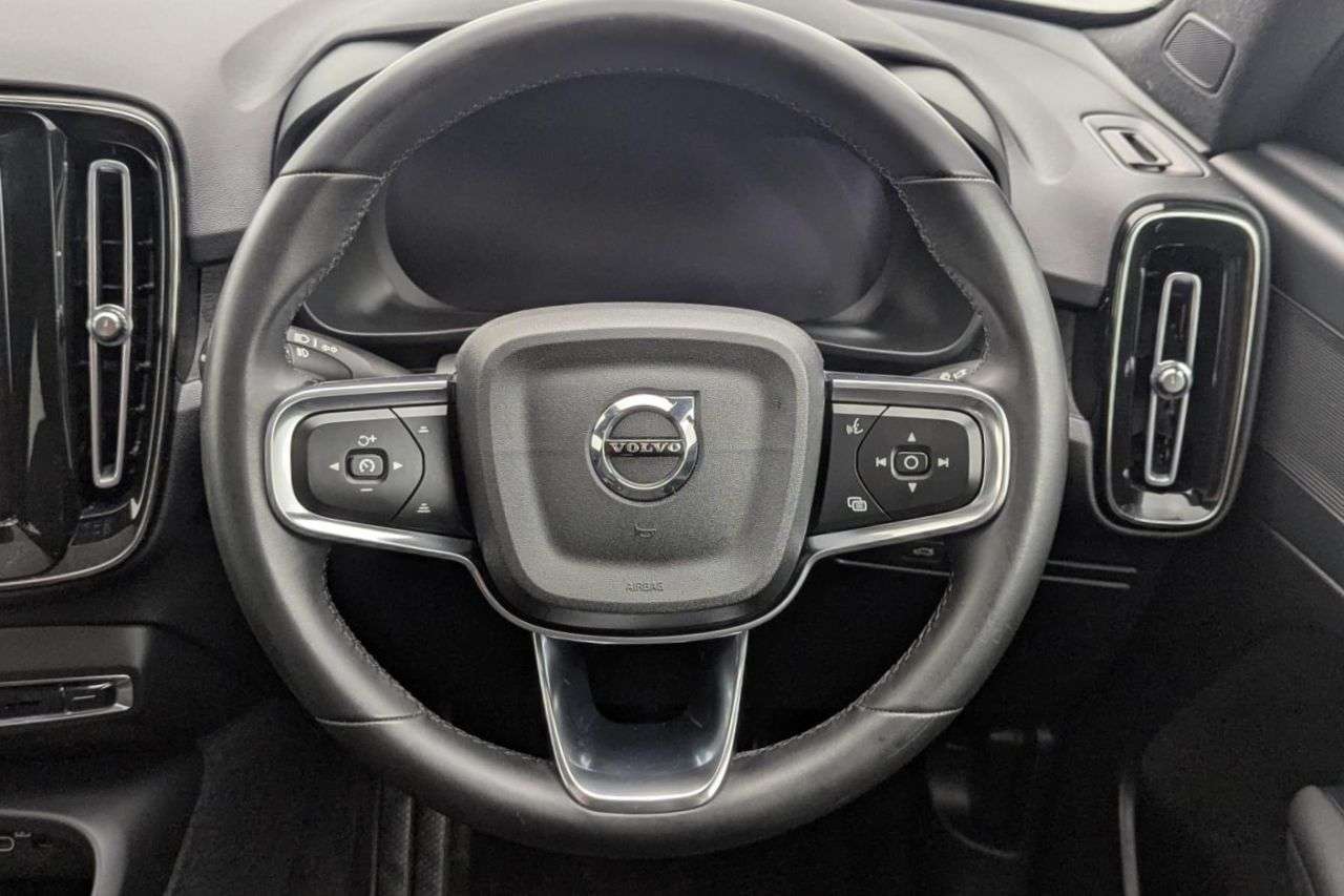 2023 VOLVO C40 2023 VOLVO C40