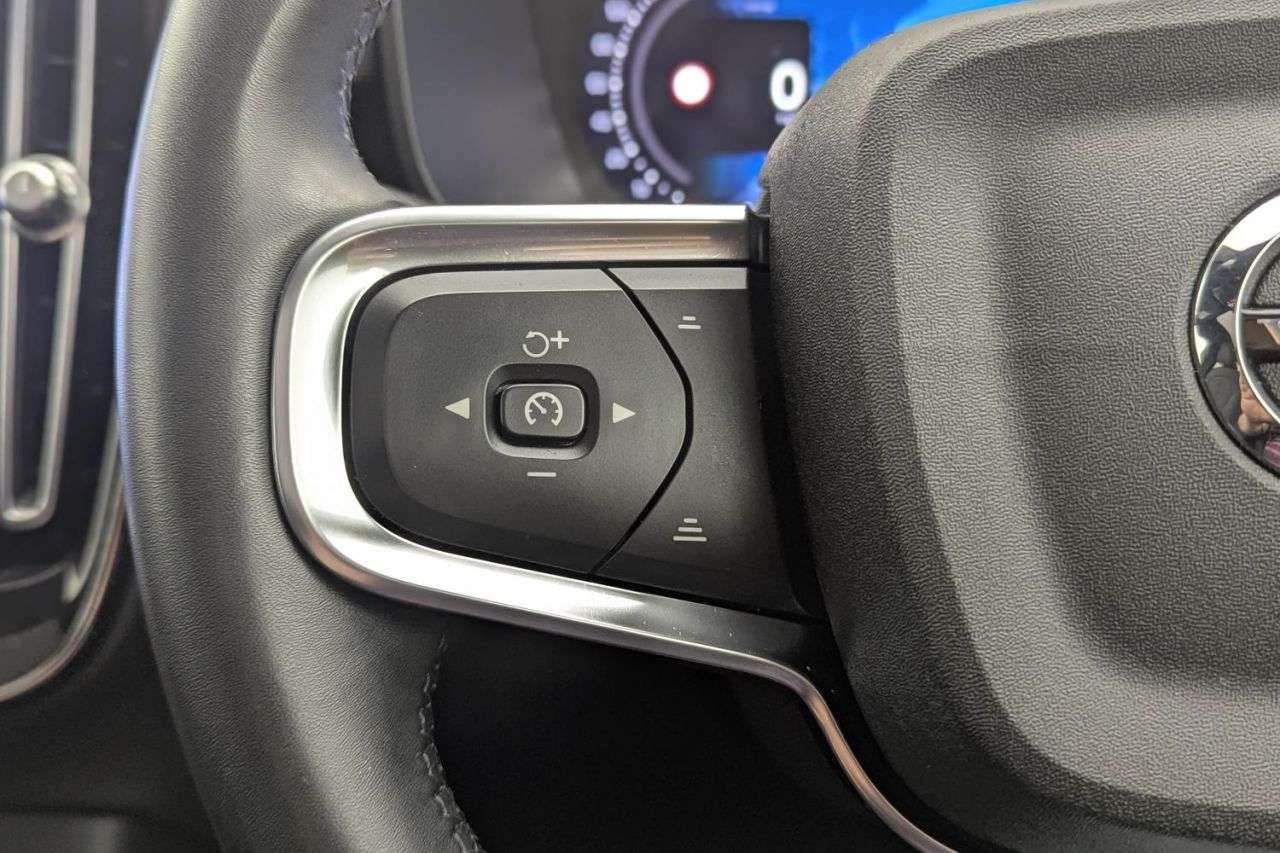 2023 VOLVO C40 2023 VOLVO C40