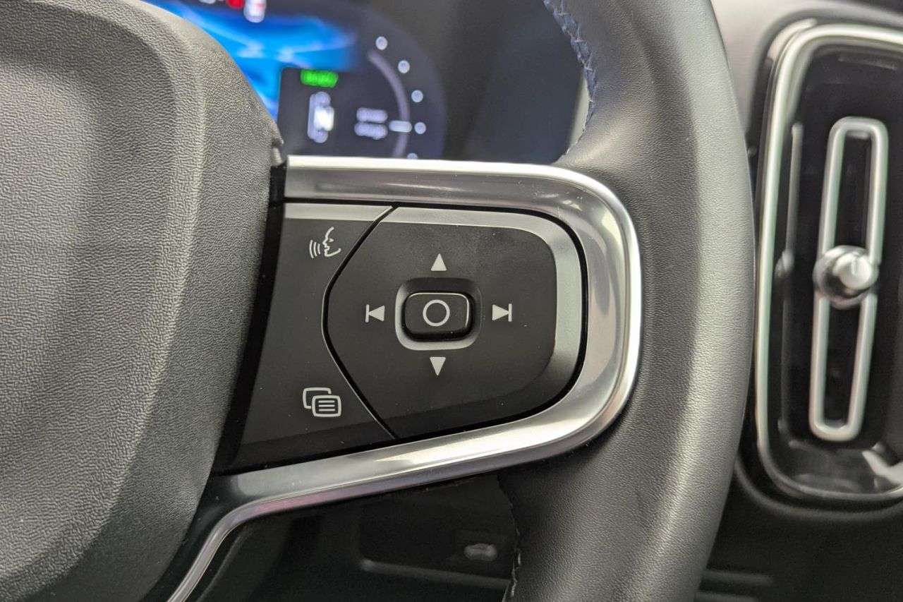 2023 VOLVO C40 2023 VOLVO C40