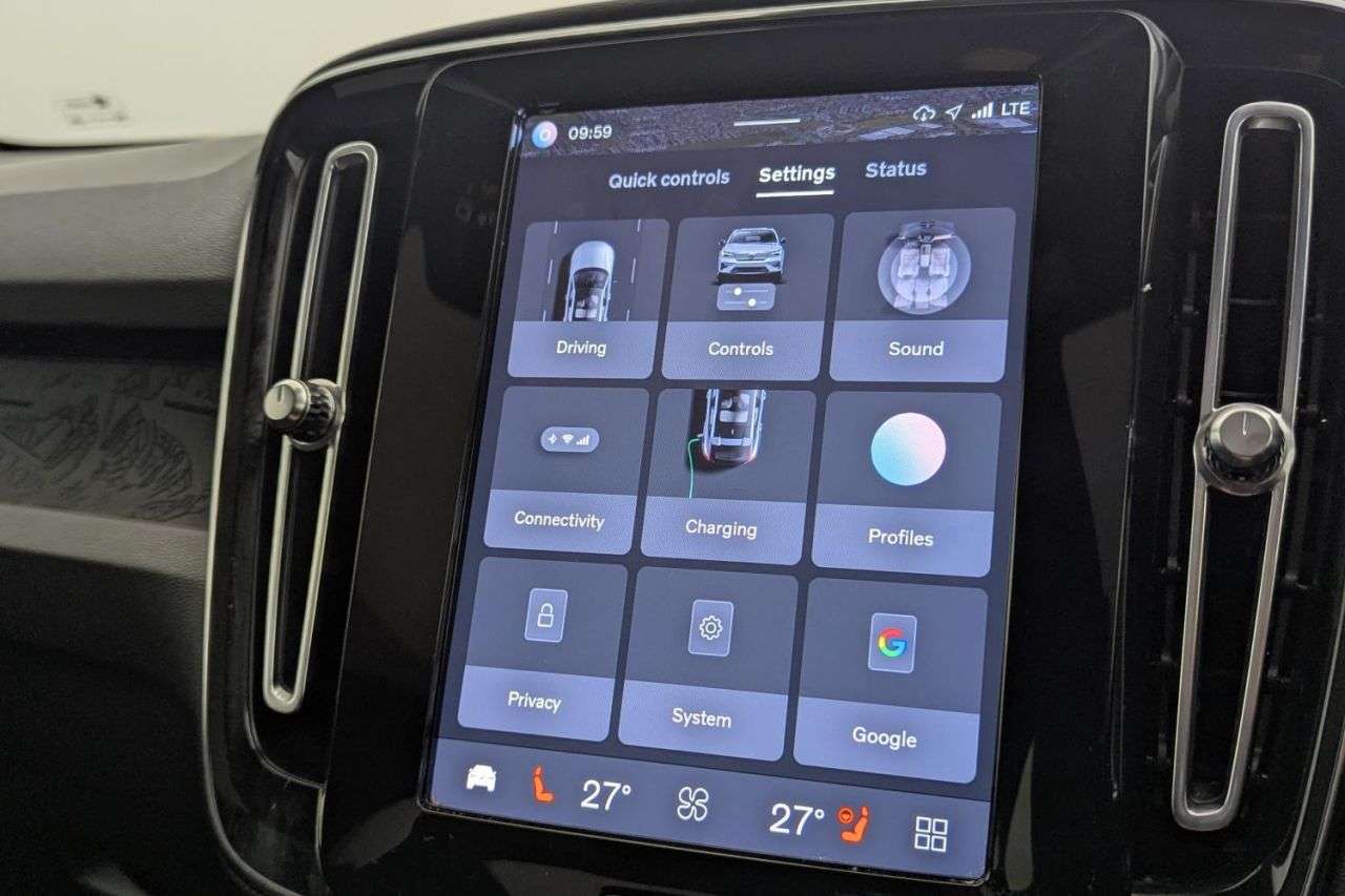 2023 VOLVO C40 2023 VOLVO C40