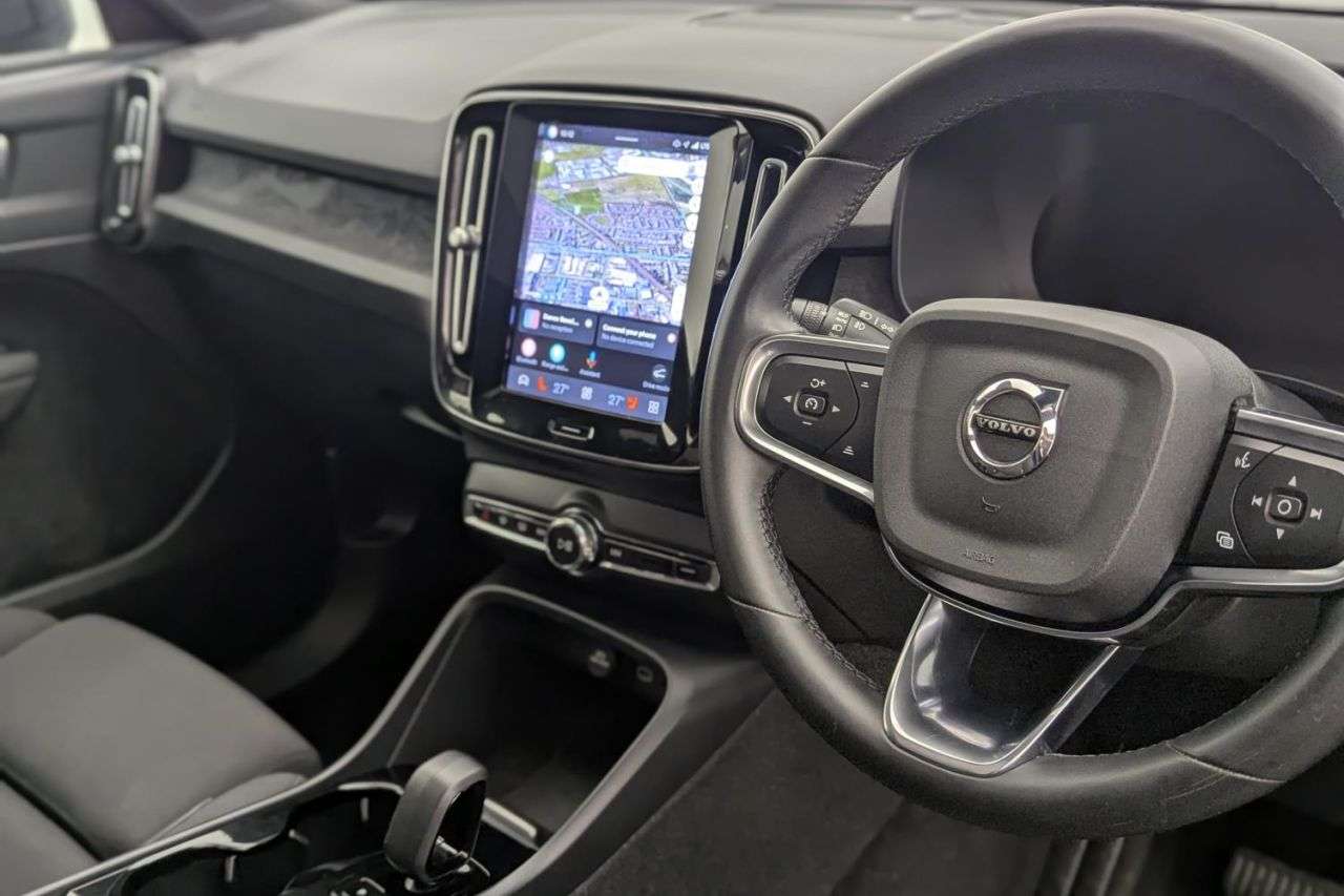 2023 VOLVO C40 2023 VOLVO C40