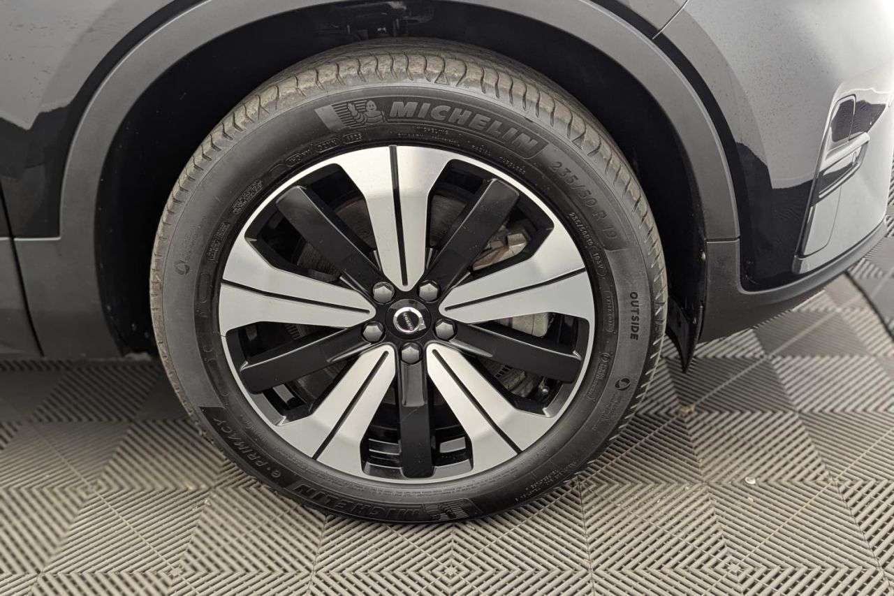 2023 VOLVO C40 2023 VOLVO C40