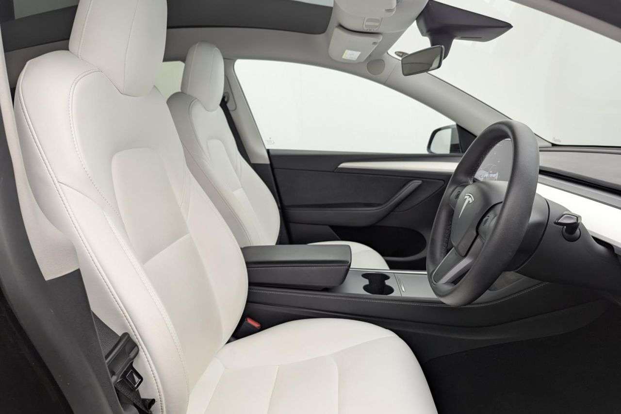 A 2022 TESLA MODEL Y (Dual Motor) Long Range SUV 5dr Electric Auto 4WDE (384 bhp) Award Winning A 2022 TESLA MODEL Y (Dual Motor) Long Range SUV 5dr Electric Auto 4WDE (384 bhp) Award Winning