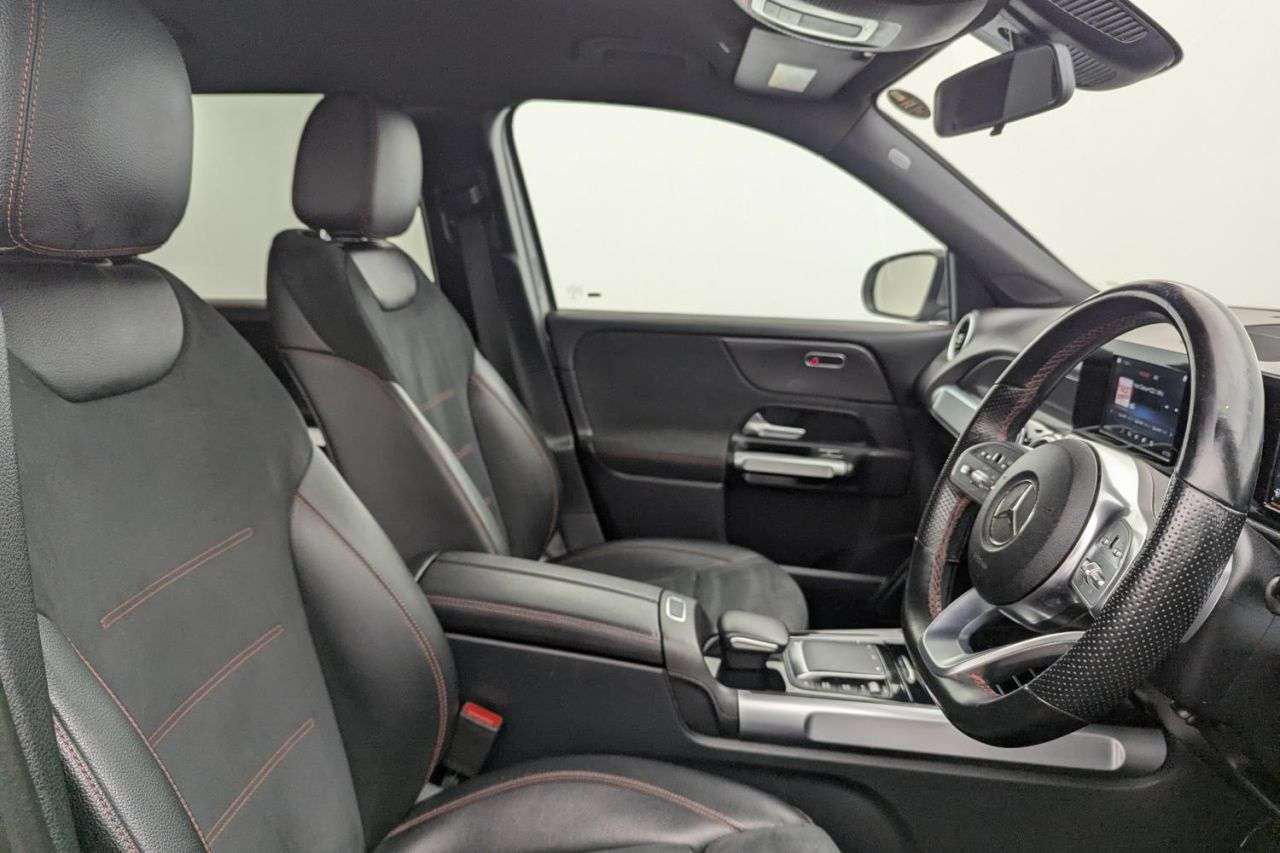 A 2022 MERCEDES-BENZ GLB 1.3 GLB200 AMG Line SUV 5dr Petrol 7G-DCT Euro 6 (s/s) (163 ps) Award Winni A 2022 MERCEDES-BENZ GLB 1.3 GLB200 AMG Line SUV 5dr Petrol 7G-DCT Euro 6 (s/s) (163 ps) Award Winni