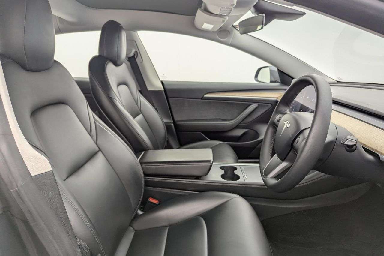 A 2021 TESLA MODEL 3 Standard Range Plus Saloon 4dr Electric Auto RWD (241 bhp) Award Winning 5 A 2021 TESLA MODEL 3 Standard Range Plus Saloon 4dr Electric Auto RWD (241 bhp) Award Winning 5