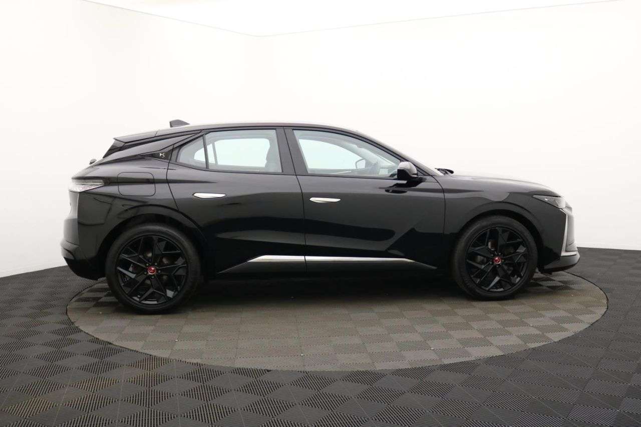 A 2022 DS AUTOMOBILES DS 4 1.2 PureTech Performance Line Hatchback 5dr Petrol EAT8 Euro 6 (s/s) (130 p A 2022 DS AUTOMOBILES DS 4 1.2 PureTech Performance Line Hatchback 5dr Petrol EAT8 Euro 6 (s/s) (130 p