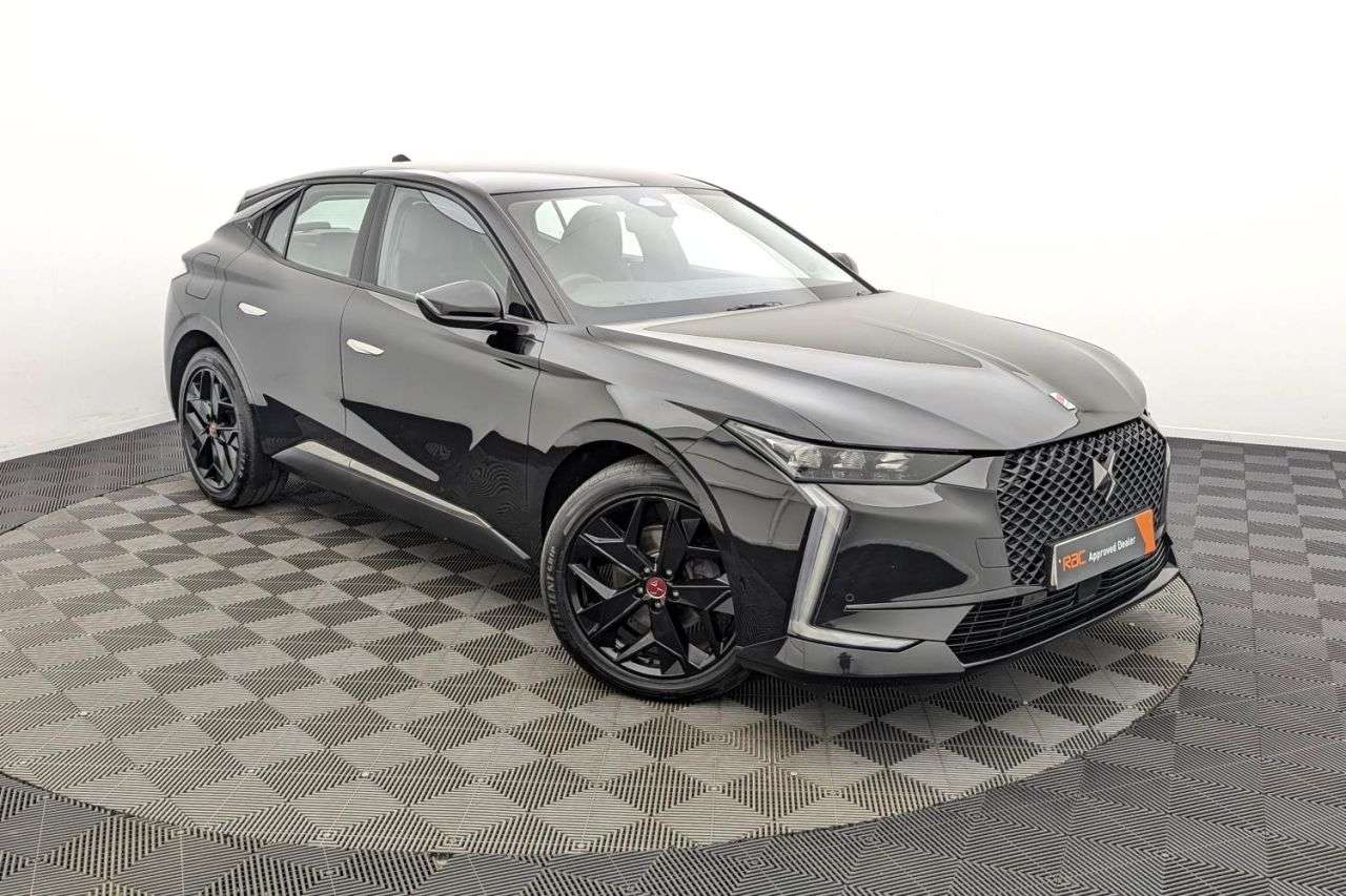 A 2022 DS AUTOMOBILES DS 4 1.2 PureTech Performance Line Hatchback 5dr Petrol EAT8 Euro 6 (s/s) (130 p A 2022 DS AUTOMOBILES DS 4 1.2 PureTech Performance Line Hatchback 5dr Petrol EAT8 Euro 6 (s/s) (130 p