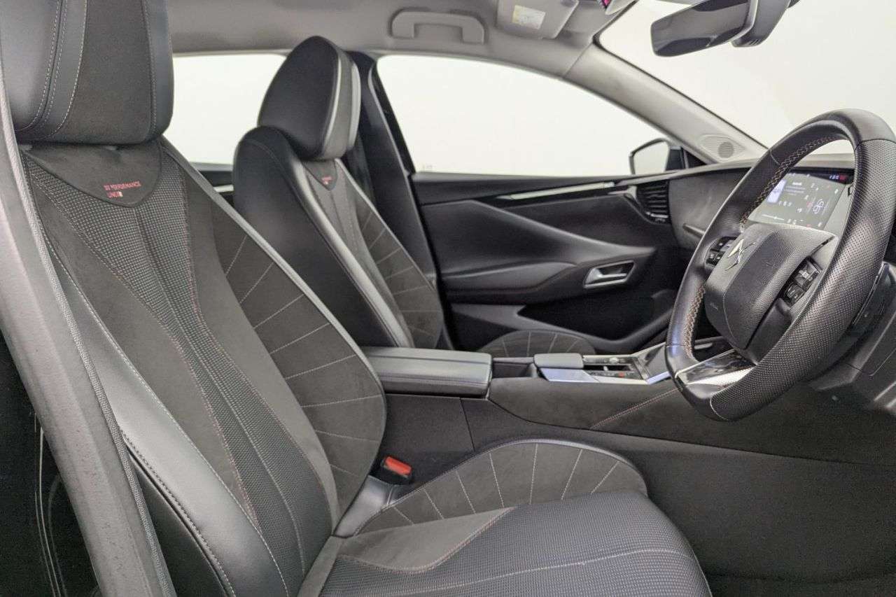 A 2022 DS AUTOMOBILES DS 4 1.2 PureTech Performance Line Hatchback 5dr Petrol EAT8 Euro 6 (s/s) (130 p A 2022 DS AUTOMOBILES DS 4 1.2 PureTech Performance Line Hatchback 5dr Petrol EAT8 Euro 6 (s/s) (130 p
