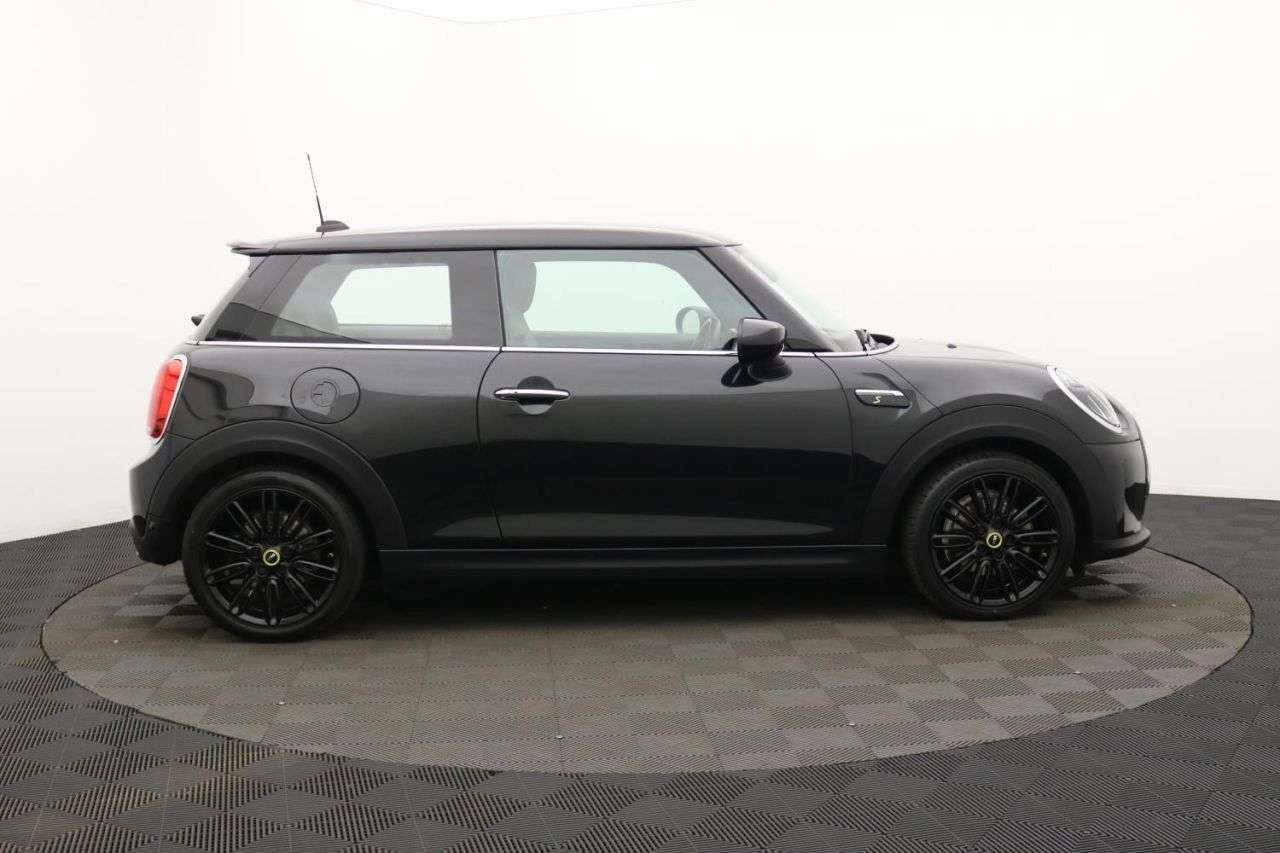 A 2023 MINI ELECTRIC HATCH Cooper SE 32.6kWh Level 2 Hatchback 3dr Electric Auto (184 ps) Award Winnin A 2023 MINI ELECTRIC HATCH Cooper SE 32.6kWh Level 2 Hatchback 3dr Electric Auto (184 ps) Award Winnin