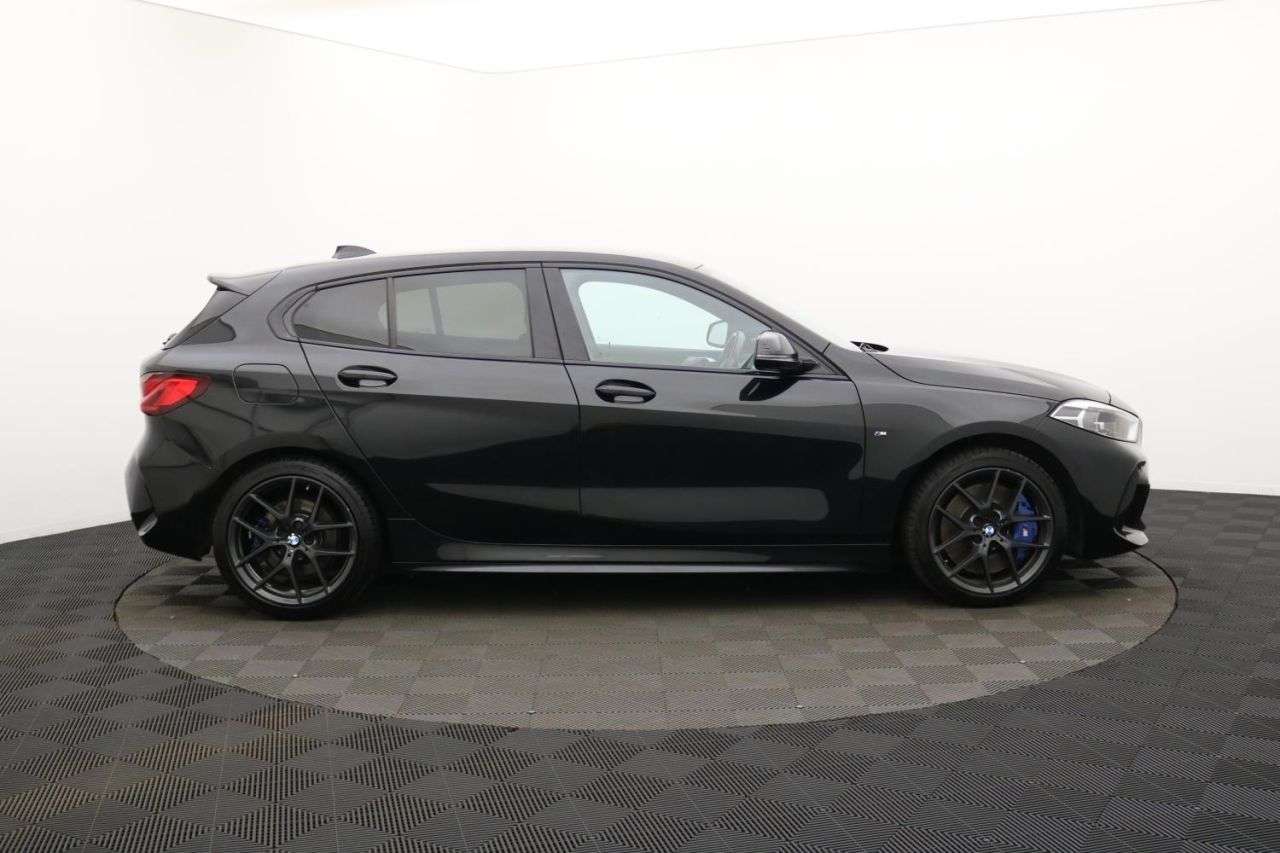 A 2022 BMW 1 SERIES 1.5 118i M Sport (LCP) Hatchback 5dr Petrol Manual Euro 6 (s/s) (136 ps) Aw A 2022 BMW 1 SERIES 1.5 118i M Sport (LCP) Hatchback 5dr Petrol Manual Euro 6 (s/s) (136 ps) Aw