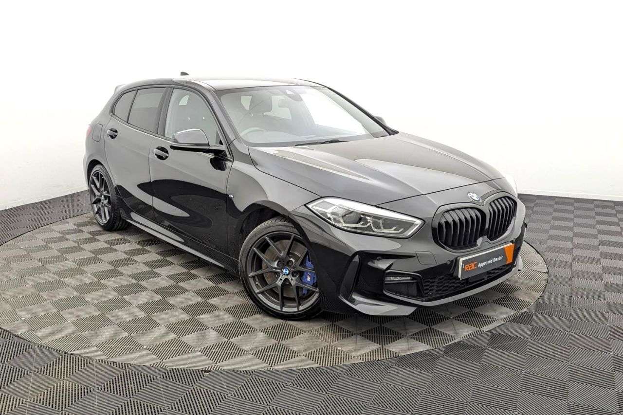 A 2022 BMW 1 SERIES 1.5 118i M Sport (LCP) Hatchback 5dr Petrol Manual Euro 6 (s/s) (136 ps) Aw A 2022 BMW 1 SERIES 1.5 118i M Sport (LCP) Hatchback 5dr Petrol Manual Euro 6 (s/s) (136 ps) Aw