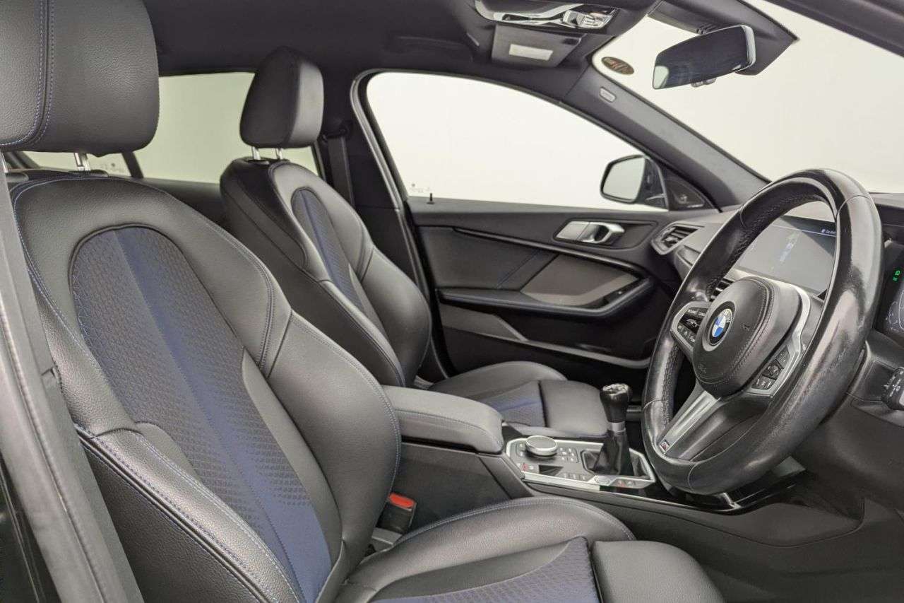 A 2022 BMW 1 SERIES 1.5 118i M Sport (LCP) Hatchback 5dr Petrol Manual Euro 6 (s/s) (136 ps) Aw A 2022 BMW 1 SERIES 1.5 118i M Sport (LCP) Hatchback 5dr Petrol Manual Euro 6 (s/s) (136 ps) Aw