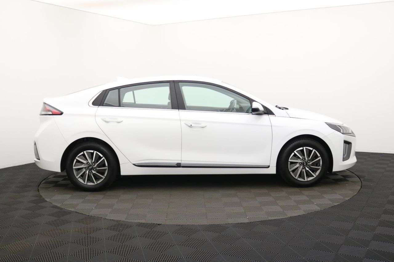A 2021 HYUNDAI IONIQ 38.3kWh Premium Hatchback 5dr Electric Auto (136 ps) Award Winning 5 Star D A 2021 HYUNDAI IONIQ 38.3kWh Premium Hatchback 5dr Electric Auto (136 ps) Award Winning 5 Star D