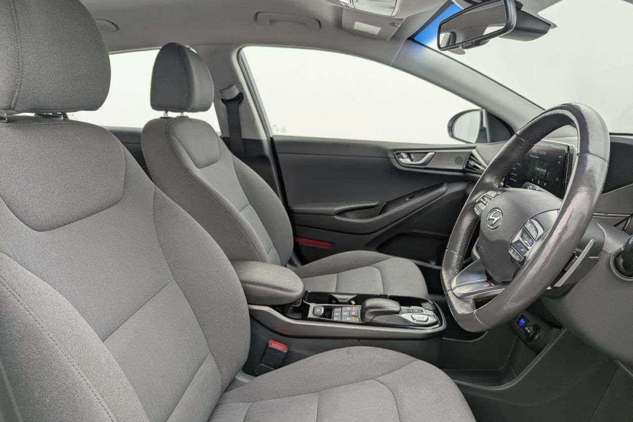 A 2021 HYUNDAI IONIQ 38.3kWh Premium Hatchback 5dr Electric Auto (136 ps) Award Winning 5 Star D A 2021 HYUNDAI IONIQ 38.3kWh Premium Hatchback 5dr Electric Auto (136 ps) Award Winning 5 Star D