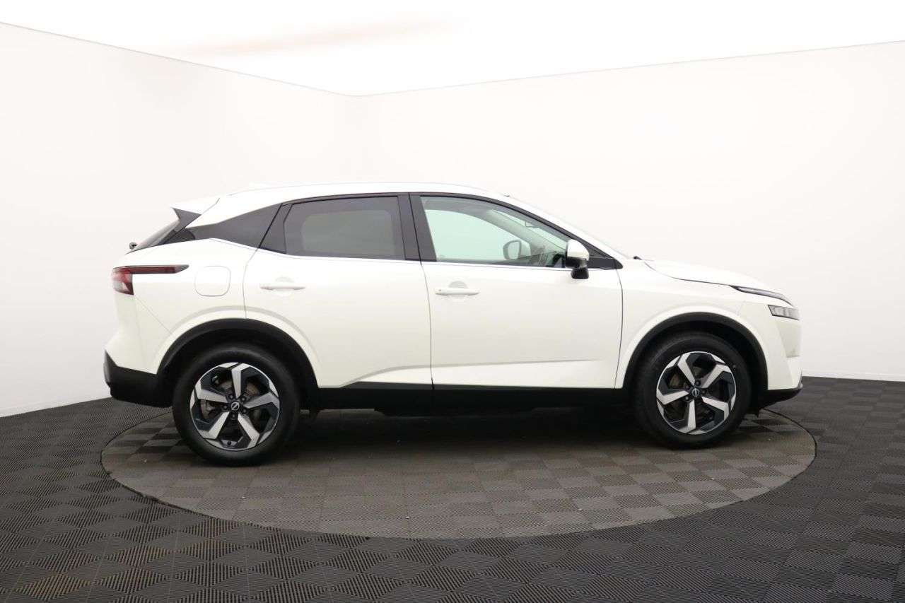 A 2022 NISSAN QASHQAI 1.3 DIG-T MHEV N-Connecta SUV 5dr Petrol Hybrid Manual Euro 6 (s/s) (140 ps A 2022 NISSAN QASHQAI 1.3 DIG-T MHEV N-Connecta SUV 5dr Petrol Hybrid Manual Euro 6 (s/s) (140 ps
