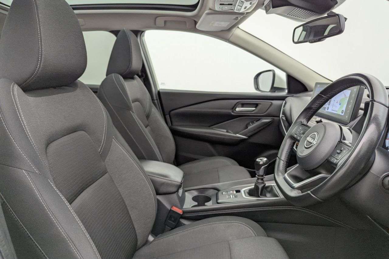 A 2022 NISSAN QASHQAI 1.3 DIG-T MHEV N-Connecta SUV 5dr Petrol Hybrid Manual Euro 6 (s/s) (140 ps A 2022 NISSAN QASHQAI 1.3 DIG-T MHEV N-Connecta SUV 5dr Petrol Hybrid Manual Euro 6 (s/s) (140 ps