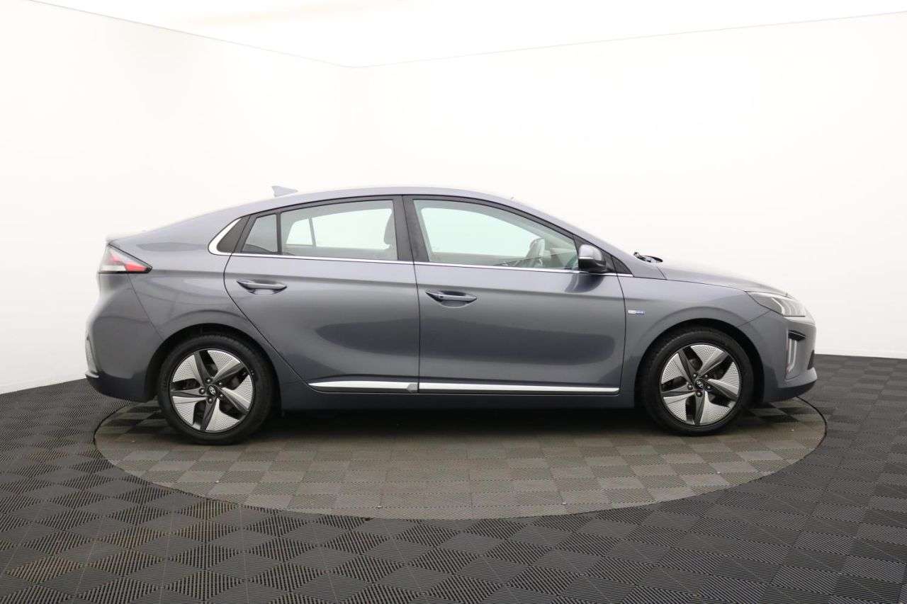 A 2020 HYUNDAI IONIQ 1.6 h-GDi 1st Edition Hatchback 5dr Petrol Hybrid DCT Euro 6 (s/s) (141 ps) A 2020 HYUNDAI IONIQ 1.6 h-GDi 1st Edition Hatchback 5dr Petrol Hybrid DCT Euro 6 (s/s) (141 ps)