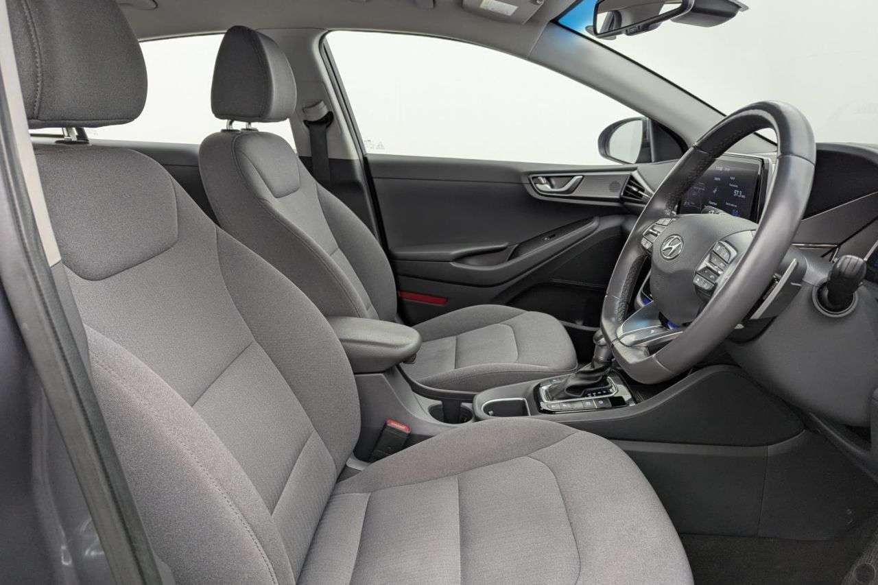 A 2020 HYUNDAI IONIQ 1.6 h-GDi 1st Edition Hatchback 5dr Petrol Hybrid DCT Euro 6 (s/s) (141 ps) A 2020 HYUNDAI IONIQ 1.6 h-GDi 1st Edition Hatchback 5dr Petrol Hybrid DCT Euro 6 (s/s) (141 ps)