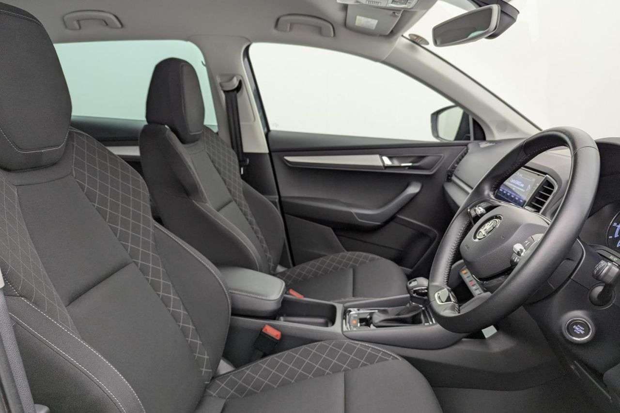 A 2020 SKODA KAROQ 1.5 TSI ACT SE SUV 5dr Petrol DSG Euro 6 (s/s) (150 ps) Award Winning 5 Sta A 2020 SKODA KAROQ 1.5 TSI ACT SE SUV 5dr Petrol DSG Euro 6 (s/s) (150 ps) Award Winning 5 Sta