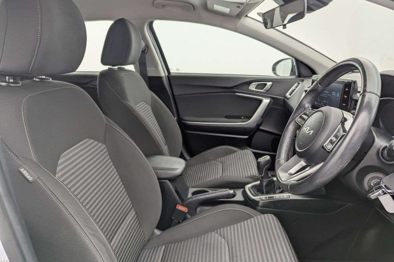 A 2023 KIA CEED 1.6 CRDi MHEV 2 Hatchback 5dr Diesel Hybrid Manual Euro 6 (s/s) (134 bhp) A A 2023 KIA CEED 1.6 CRDi MHEV 2 Hatchback 5dr Diesel Hybrid Manual Euro 6 (s/s) (134 bhp) A