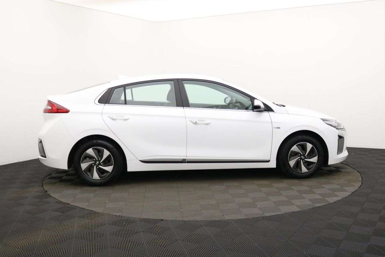 A 2019 HYUNDAI IONIQ 1.6 h-GDi GPF Premium SE Hatchback 5dr Petrol Hybrid DCT Euro 6 (s/s) (141 A 2019 HYUNDAI IONIQ 1.6 h-GDi GPF Premium SE Hatchback 5dr Petrol Hybrid DCT Euro 6 (s/s) (141