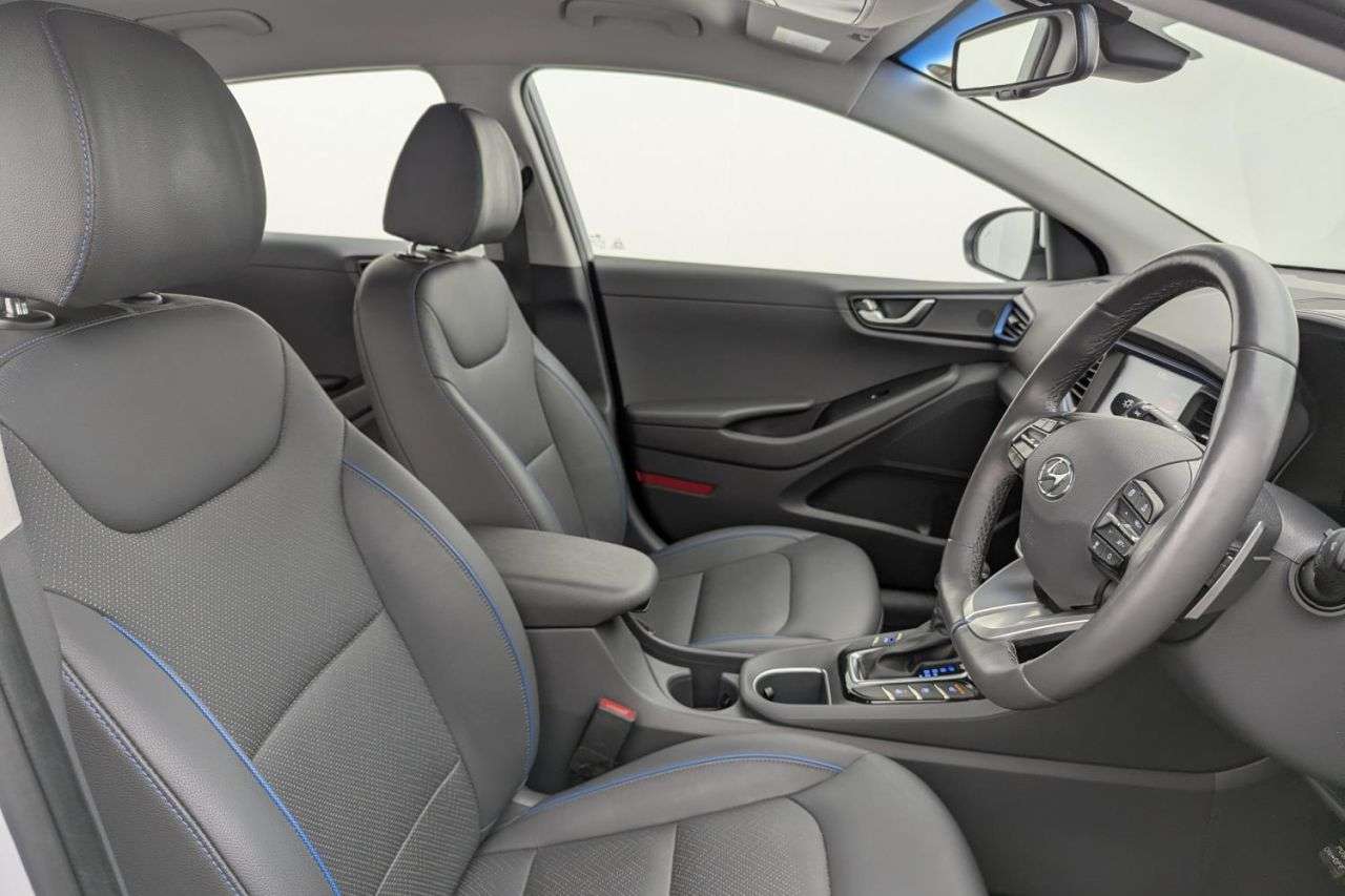 A 2019 HYUNDAI IONIQ 1.6 h-GDi GPF Premium SE Hatchback 5dr Petrol Hybrid DCT Euro 6 (s/s) (141 A 2019 HYUNDAI IONIQ 1.6 h-GDi GPF Premium SE Hatchback 5dr Petrol Hybrid DCT Euro 6 (s/s) (141
