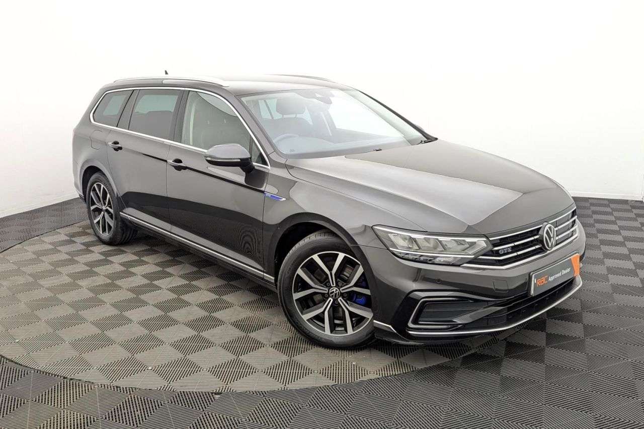 A 2022 VOLKSWAGEN PASSAT 1.4 TSI 13kWh GTE Estate 5dr Petrol Plug-in Hybrid DSG Euro 6 (s/s) (218 ps A 2022 VOLKSWAGEN PASSAT 1.4 TSI 13kWh GTE Estate 5dr Petrol Plug-in Hybrid DSG Euro 6 (s/s) (218 ps