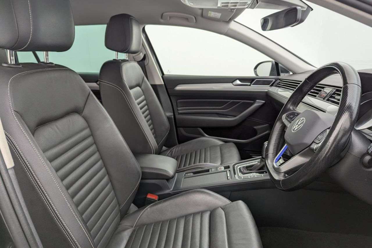 A 2022 VOLKSWAGEN PASSAT 1.4 TSI 13kWh GTE Estate 5dr Petrol Plug-in Hybrid DSG Euro 6 (s/s) (218 ps A 2022 VOLKSWAGEN PASSAT 1.4 TSI 13kWh GTE Estate 5dr Petrol Plug-in Hybrid DSG Euro 6 (s/s) (218 ps