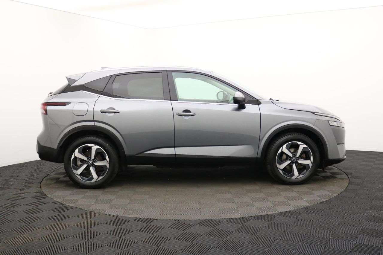 A 2022 NISSAN QASHQAI 1.3 DIG-T MHEV N-Connecta SUV 5dr Petrol Hybrid Manual Euro 6 (s/s) (140 ps A 2022 NISSAN QASHQAI 1.3 DIG-T MHEV N-Connecta SUV 5dr Petrol Hybrid Manual Euro 6 (s/s) (140 ps