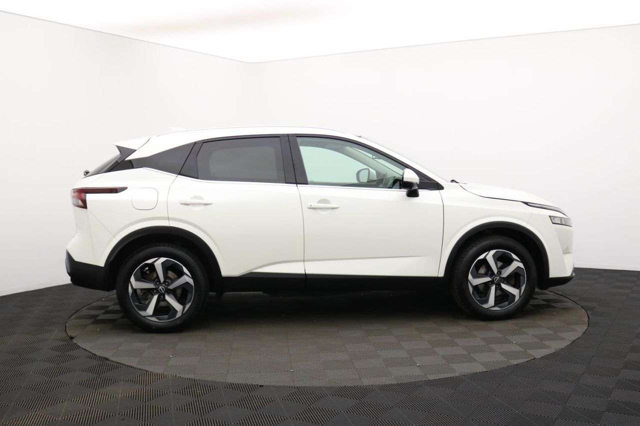 A 2022 NISSAN QASHQAI 1.3 DIG-T MHEV N-Connecta SUV 5dr Petrol Hybrid Manual Euro 6 (s/s) (140 ps A 2022 NISSAN QASHQAI 1.3 DIG-T MHEV N-Connecta SUV 5dr Petrol Hybrid Manual Euro 6 (s/s) (140 ps