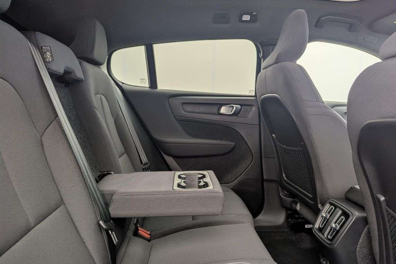 2023 VOLVO C40 2023 VOLVO C40