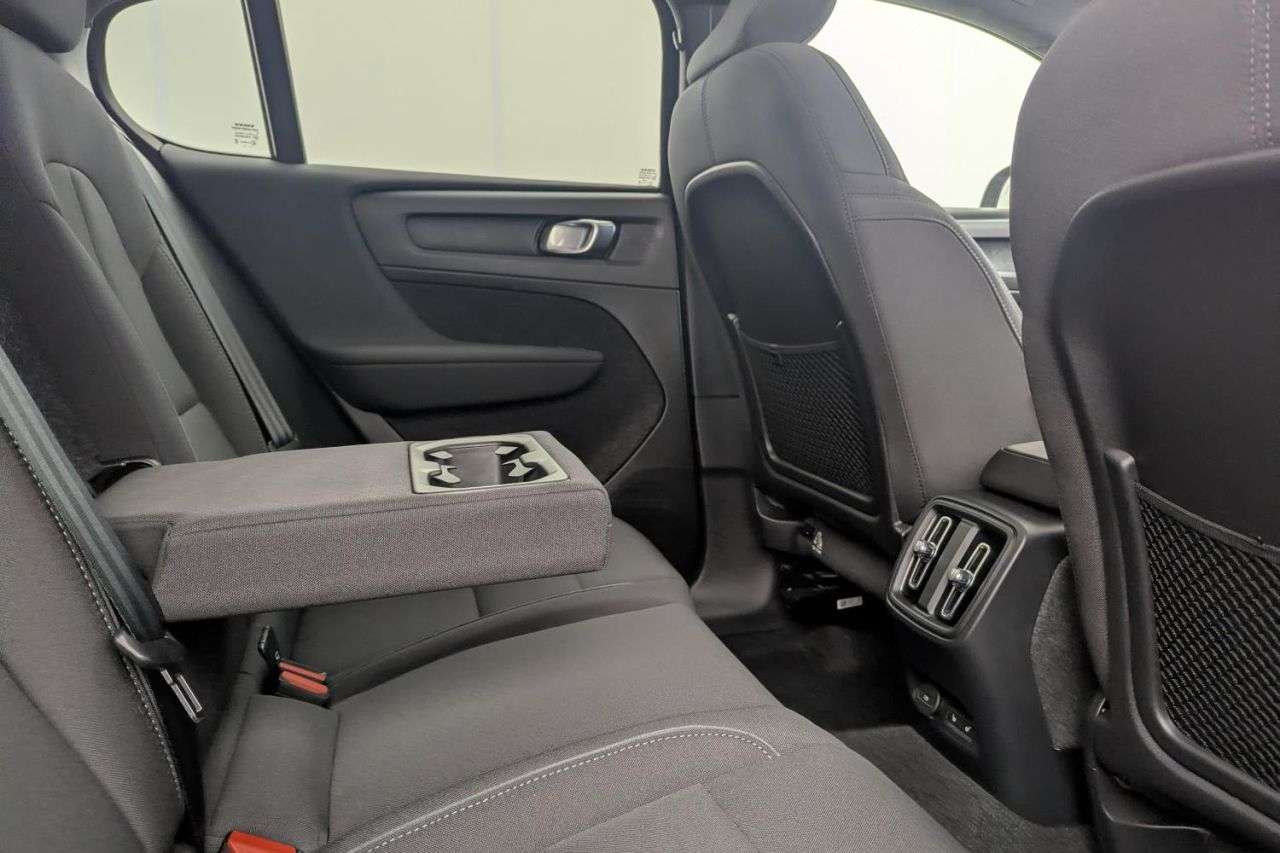 2023 VOLVO C40 2023 VOLVO C40