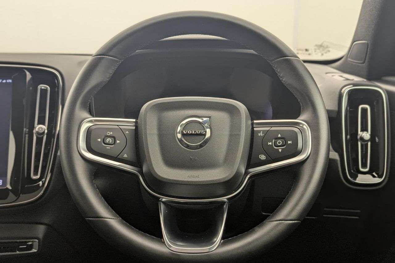 2023 VOLVO C40 2023 VOLVO C40